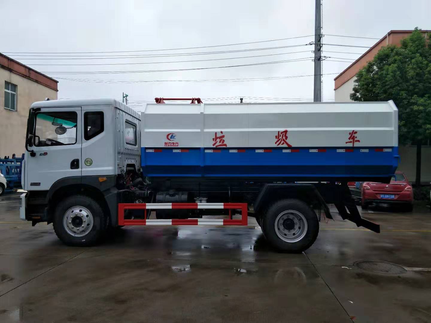 東風(fēng)D9掛桶式垃圾車
