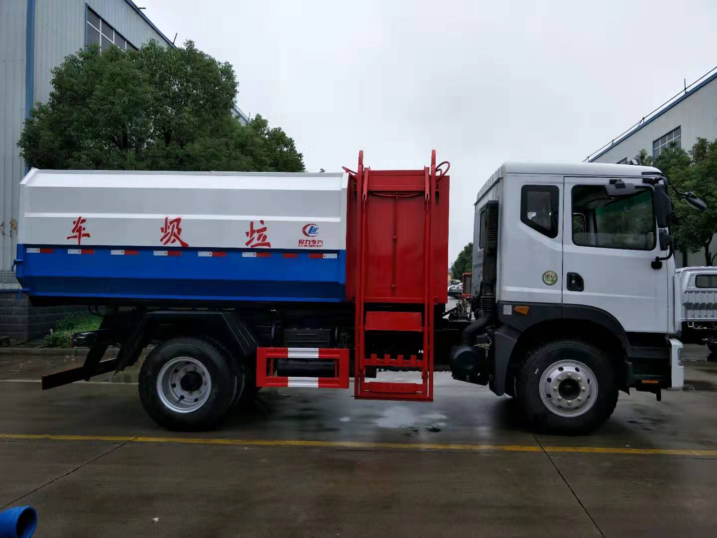 東風(fēng)D9掛桶式垃圾車